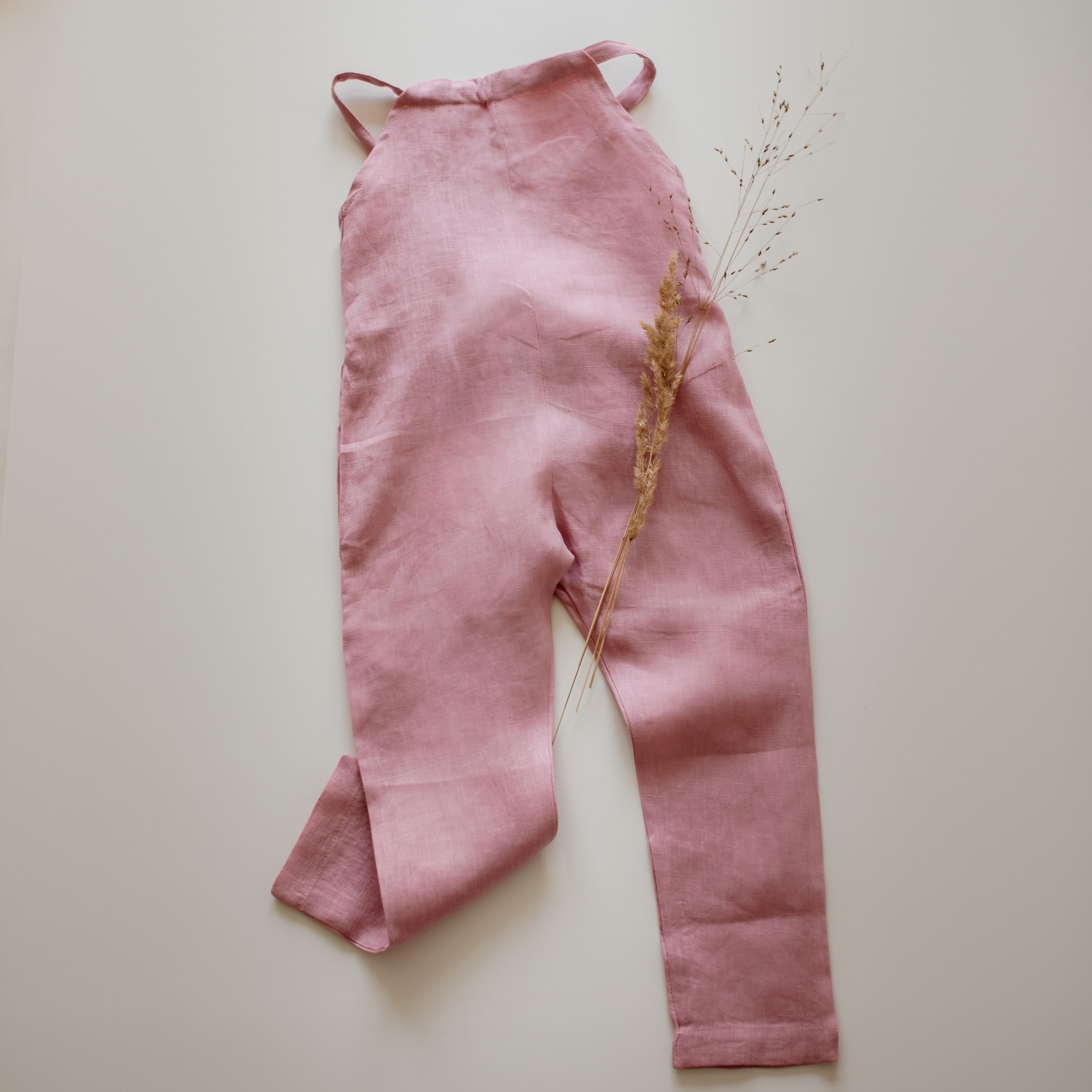 Baby Latzhose aus 100% Leinen